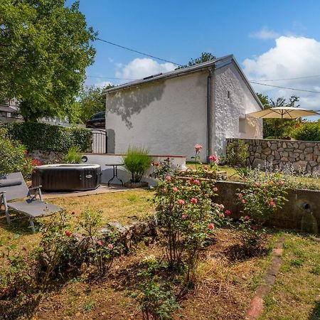 Charming Studio With Hot Tube, Terrace, Barbecue And Garden 克拉列维察 外观 照片