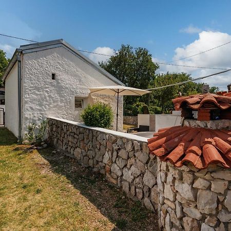 Charming Studio With Hot Tube, Terrace, Barbecue And Garden 克拉列维察 外观 照片