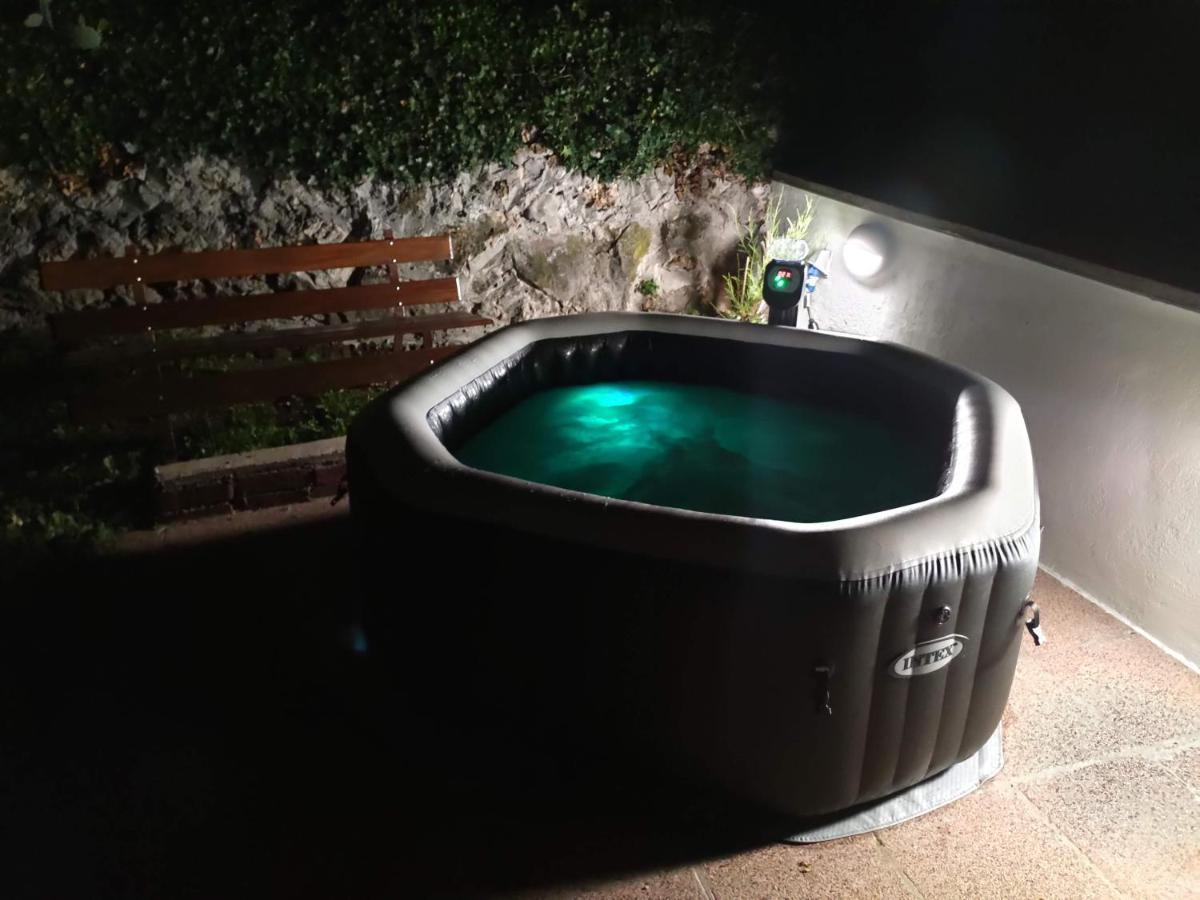 Charming Studio With Hot Tube, Terrace, Barbecue And Garden 克拉列维察 外观 照片