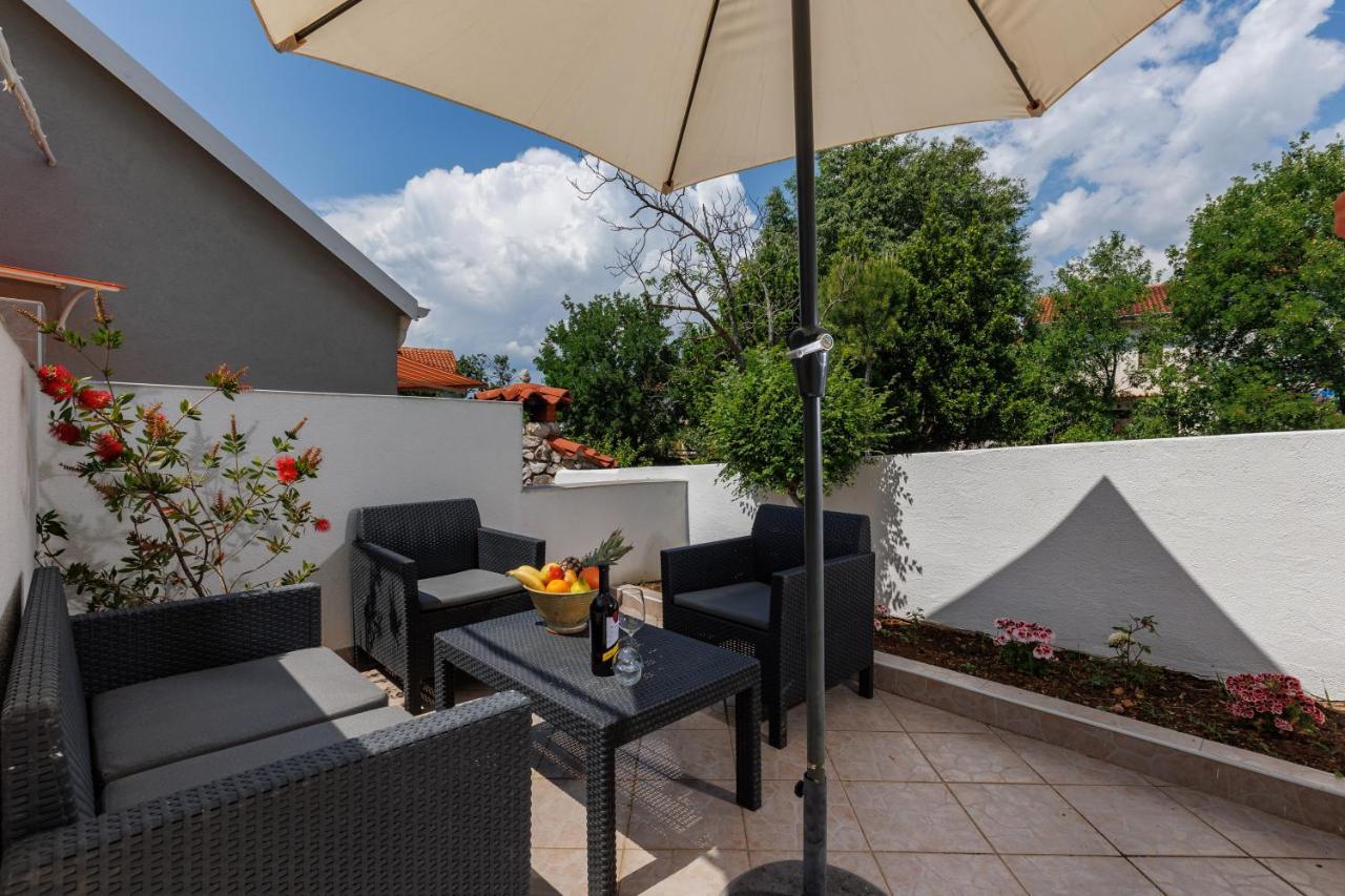 Charming Studio With Hot Tube, Terrace, Barbecue And Garden 克拉列维察 外观 照片