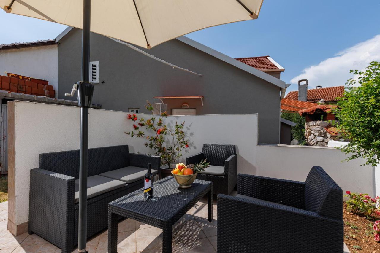 Charming Studio With Hot Tube, Terrace, Barbecue And Garden 克拉列维察 外观 照片
