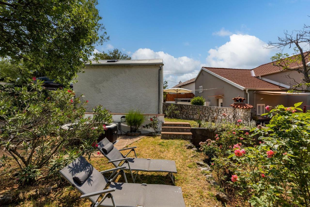 Charming Studio With Hot Tube, Terrace, Barbecue And Garden 克拉列维察 外观 照片
