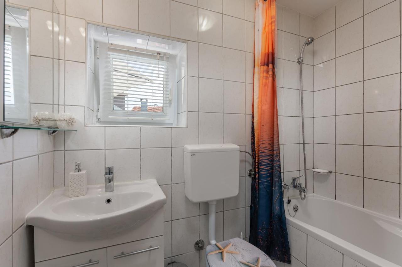 Charming Studio With Hot Tube, Terrace, Barbecue And Garden 克拉列维察 外观 照片