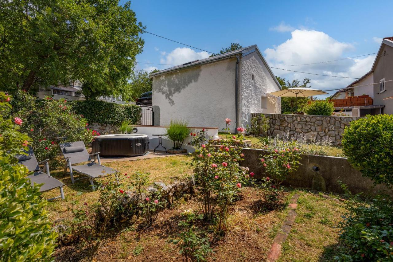 Charming Studio With Hot Tube, Terrace, Barbecue And Garden 克拉列维察 外观 照片