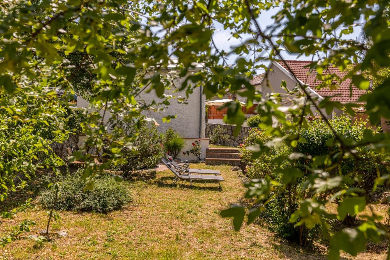Charming Studio With Hot Tube, Terrace, Barbecue And Garden 克拉列维察 外观 照片